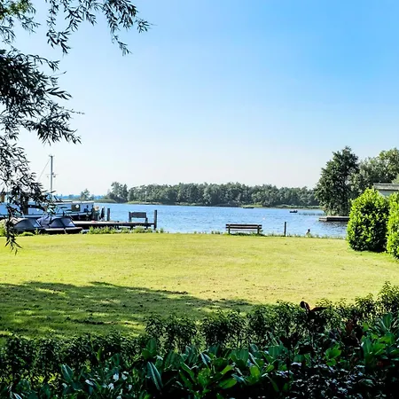 Vakantiehuis Amsterdam / Rien Den Broeke Village Loosdrecht