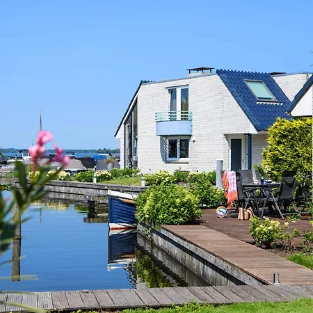 Amsterdam / Rien Den Broeke Village *