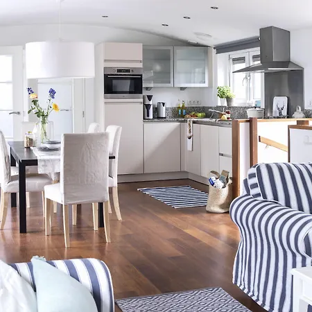 Amsterdam / Rien Den Broeke Village Loosdrecht