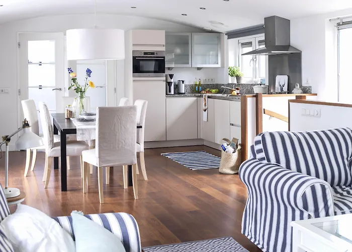 Amsterdam / Rien Den Broeke Village Loosdrecht