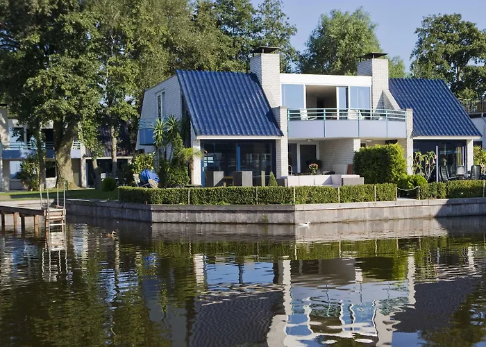 Amsterdam / Rien Den Broeke Village Loosdrecht