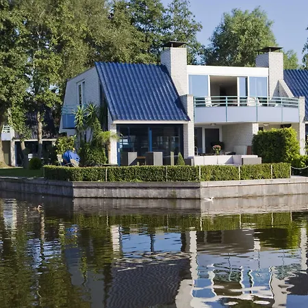 Amsterdam / Rien Den Broeke Village Лусдрехт