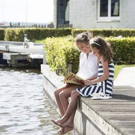 Vakantiehuis Amsterdam / Rien Den Broeke Village Loosdrecht