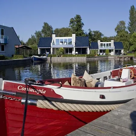 Amsterdam / Rien Den Broeke Village Loosdrecht