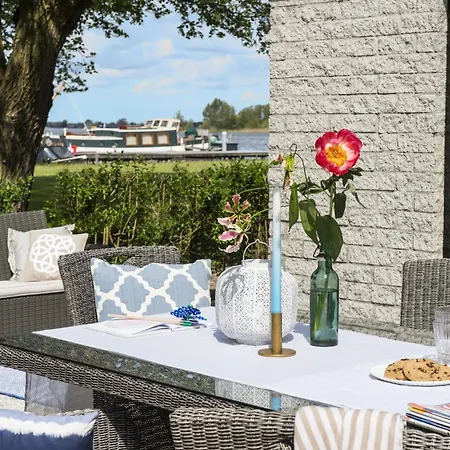 Amsterdam / Rien Den Broeke Village *